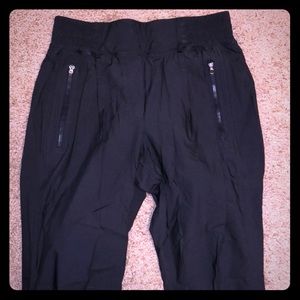 Lululemon Cold Gear Jogging Pants Size 6